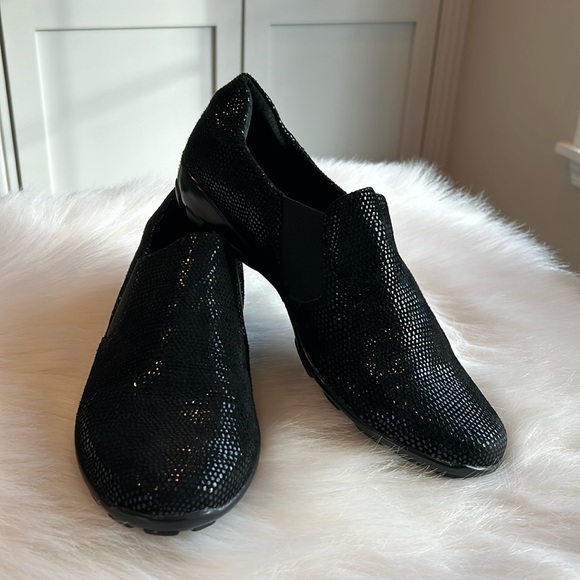 EUC Vaneli Black Suede Slip On Shoes, 9 1/2 M - Picture 1 of 11